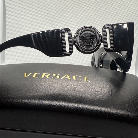 Versace Black Sunglasses Unisex - Picture 2 of 4